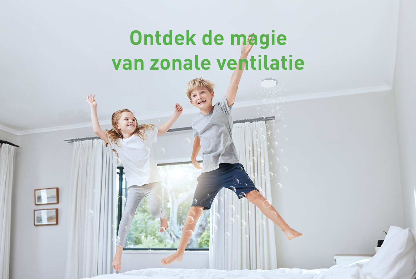 Zonaal ventileren met DUCO - Kinderen springen op het bed in een goed geventileerde slaapkamer